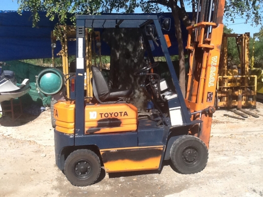 Toyota 5fg10 สภาพดีพร้อมใช้ติดแก๊สแล้ว เพิ่งเข้าจากญี่ปุ่นครับราคาไม่แพงครับ