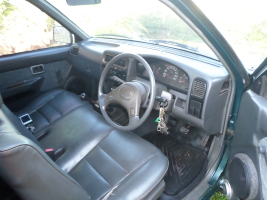 ขายรถกระบะนิสสันบิ๊กเอ็มฝาแดงจอโค้งตอนเดียว ปี39 เครื่องดีช่วงล่างแน่นปึกสภาพพร้อมใช้งานรถเดิมๆทั้งคันสีเดิมบางๆไม่เคยทำสีมีรอยขูดขีดบ้างตามอายุการใช้งานครัชชีเดิมสวยๆไม่มีผุรถสภาพเดิมมากครับ ภาษี พรบ.เต็มขาด ต.ค.59ทะเบียนพร้อมชุดโอนครับ แอร์เย็น+เทปชีดี+ ขายรถกระบะนิสสันบิ๊กเอ็มฝาแดงจอโค้งตอนเดียว ปี39 เครื่องดีช่วงล่างแน่นปึกสภาพพร้อมใช้งานรถเดิมๆทั้งคันสีเดิมบางๆไม่เคยทำสีมีรอยขูดขีดบ้างตามอายุการใช้งานครัชชีเดิมสวยๆไม่มีผุรถสภาพเดิมมากครับ ภาษี พรบ.เต็มขาด ต.ค.59ทะเบียนพร้อมชุดโอนครับ แอร์เย็น+เทปชีดี+