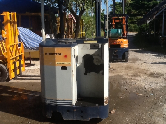 รถยกไฟฟ้าkomutsu fb15rs-8สภาพดีพร้อมใช้เก่าญี่ปุ่นแบ็ตฯเยี่ยมราคาไม่แพงครับ