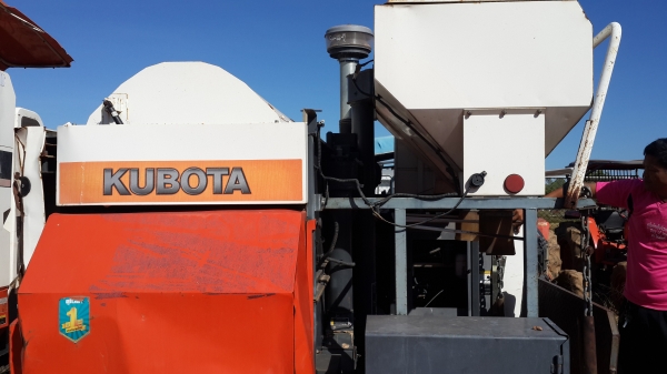 ลดแบบสุดๆๆครับ ขายรถเกี่ยวข้าว DC 60  ปี 52  ราคา 230,000   ไม่มีทะเบียนนะครับรุ่นนี