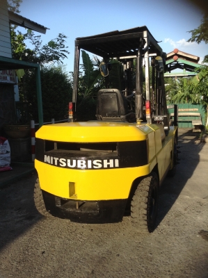 +++ ขายโฟล์คลิฟท์  MITSUBISHI FD50  (รถสภาพดี  พร้อมใช้  รับประกัน)  ขนาด  5  ตัน  เครื่องยนต์ดีเซล  เสา  3  เมตร  เกียร์ออโตเมติค  งา  1,220  มม.  ยางตันใหม่ครับ