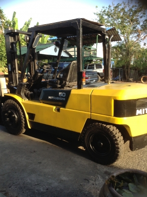 +++ ขายโฟล์คลิฟท์  MITSUBISHI FD50  (รถสภาพดี  พร้อมใช้  รับประกัน)  ขนาด  5  ตัน  เครื่องยนต์ดีเซล  เสา  3  เมตร  เกียร์ออโตเมติค  งา  1,220  มม.  ยางตันใหม่ครับ
