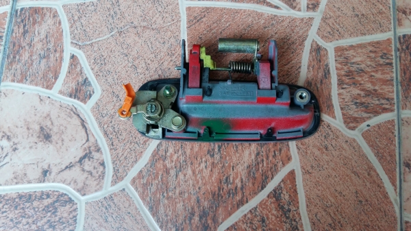 มือเปิดประตูหน้าด้านนอก ข้างซ้ายของ TOYOTA COROLLA AE111