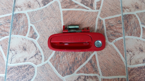 มือเปิดประตูหน้าด้านนอก ข้างซ้ายของ TOYOTA COROLLA AE111