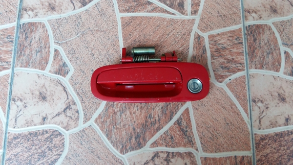 มือเปิดประตูหน้าด้านนอก ข้างซ้ายของ TOYOTA COROLLA AE111