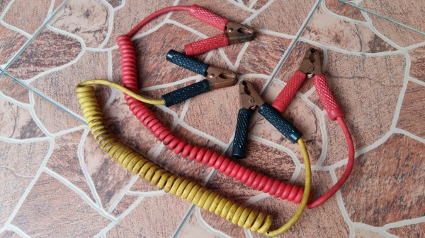 สายพ่วงแบตเตอรี่รถยนต์ มือสองจากญี่ปุ่น ยาว2.5เมตร สายพ่วงแบตเตอรี่รถยนต์ มือสองจากญี่ปุ่น ยาว2.5เมตร