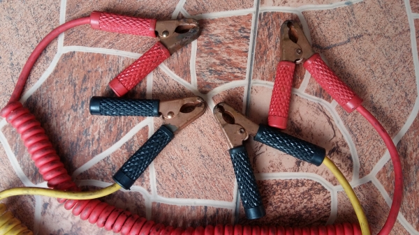 สายพ่วงแบตเตอรี่รถยนต์ มือสองจากญี่ปุ่น ยาว2.5เมตร สายพ่วงแบตเตอรี่รถยนต์ มือสองจากญี่ปุ่น ยาว2.5เมตร