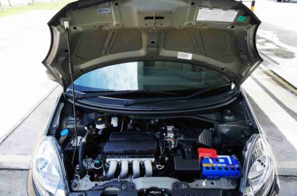 2013 HONDA BRIO AMAZE 1.2 V