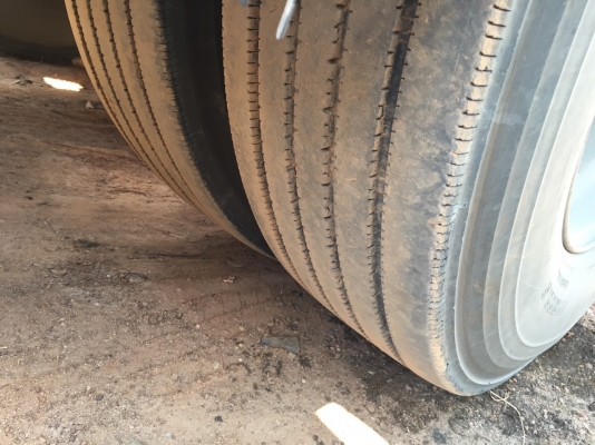 หัวลาก  330 แรง ปี 52   สภาพพร้อมใช้งาน   ราคา  1,500,000 บาท