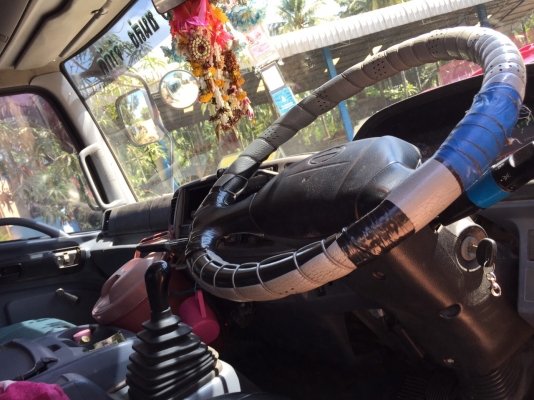 หัวลาก  330 แรง ปี 52   สภาพพร้อมใช้งาน   ราคา  1,500,000 บาท