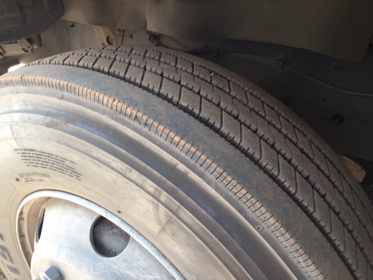 หัวลาก  330 แรง ปี 52   สภาพพร้อมใช้งาน   ราคา  1,500,000 บาท