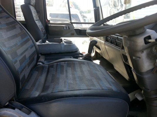 รถฮีโน่ 10 ล้อ FL3H  บรรทุกน้ำมัน 195 แรงม้า.  ( เพลา เดียว. )     สนใจติดต่อ  084 - 7693391