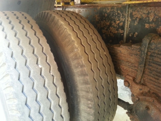 รถฮีโน่ 10 ล้อ FL3H  บรรทุกน้ำมัน 195 แรงม้า.  ( เพลา เดียว. )     สนใจติดต่อ  084 - 7693391