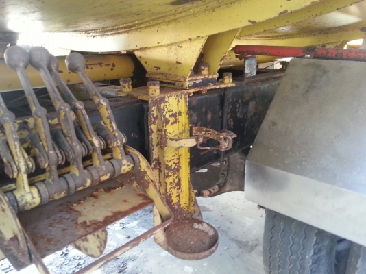 รถฮีโน่ 10 ล้อ FL3H  บรรทุกน้ำมัน 195 แรงม้า.  ( เพลา เดียว. )     สนใจติดต่อ  084 - 7693391