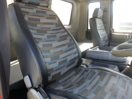 รถฮีโน่ 10 ล้อ FL3H  บรรทุกน้ำมัน 195 แรงม้า.  ( เพลา เดียว. )     สนใจติดต่อ  084 - 7693391