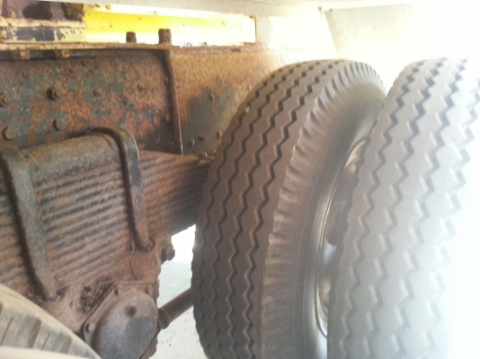 รถฮีโน่ 10 ล้อ FL3H  บรรทุกน้ำมัน 195 แรงม้า.  ( เพลา เดียว. )     สนใจติดต่อ  084 - 7693391