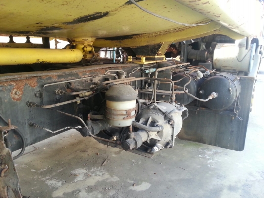 รถฮีโน่ 10 ล้อ FL3H  บรรทุกน้ำมัน 195 แรงม้า.  ( เพลา เดียว. )     สนใจติดต่อ  084 - 7693391