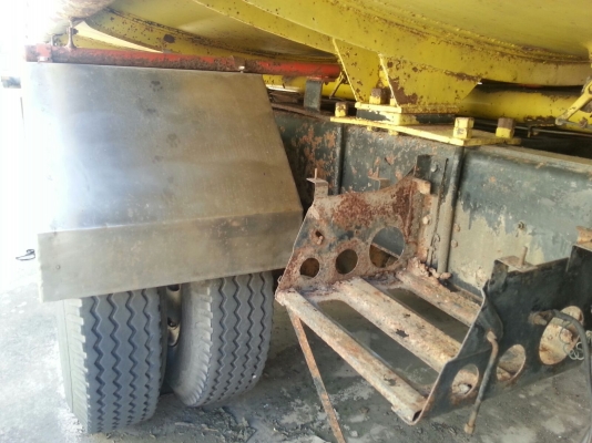 รถฮีโน่ 10 ล้อ FL3H  บรรทุกน้ำมัน 195 แรงม้า.  ( เพลา เดียว. )     สนใจติดต่อ  084 - 7693391