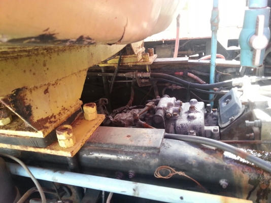 รถฮีโน่ 10 ล้อ FL3H  บรรทุกน้ำมัน 195 แรงม้า.  ( เพลา เดียว. )     สนใจติดต่อ  084 - 7693391