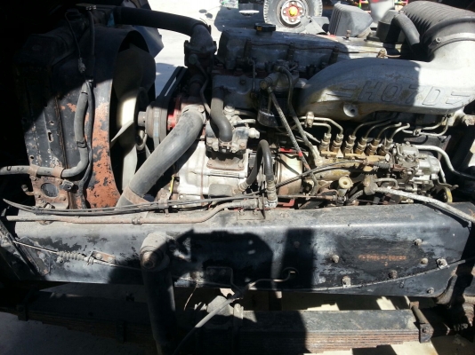 รถฮีโน่ 10 ล้อ FL3H  บรรทุกน้ำมัน 195 แรงม้า.  ( เพลา เดียว. )     สนใจติดต่อ  084 - 7693391