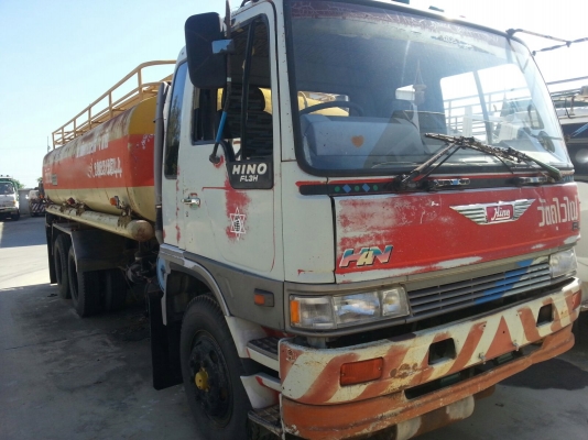 รถฮีโน่ 10 ล้อ FL3H  บรรทุกน้ำมัน 195 แรงม้า.  ( เพลา เดียว. )     สนใจติดต่อ  084 - 7693391