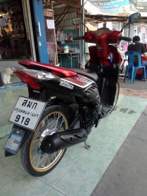 Honda Click110i สี ดำ-แดง หัวฉีดประหยัดน้ำมัน เครื่องเดิมๆแต่งสวยภายนอก พร้อมเล่มครับ Honda Click110i สี ดำ-แดง หัวฉีดประหยัดน้ำมัน เครื่องเดิมๆแต่งสวยภายนอก พร้อมเล่มครับ