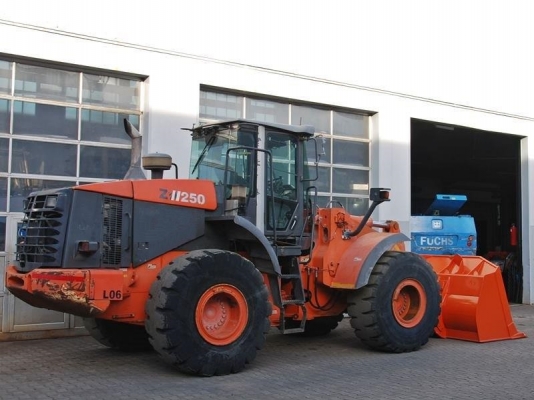 HITACHI ZW250 Y2012
