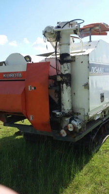 ขายรถเกี่ยวข้าว DC 68 พร้อมเล่ม  ราคา 300000