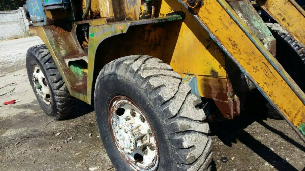 รถตัก เครื่อง hino 6 สูบ 140 แรง ยางใหม่ 4 เส้น รถพร้อมใช้งาน