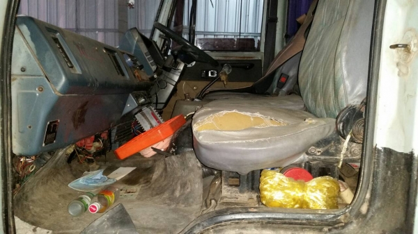 รถอีซูซุ 10 ล้อ พื้นเรียบ 165 แรงม้า.  ปี 40    สนใจติดต่อ  081 - 6079515