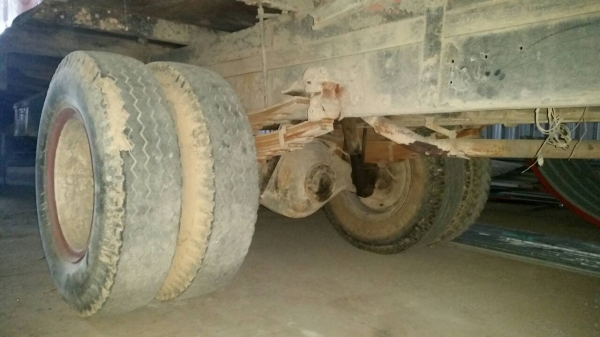 รถอีซูซุ 10 ล้อ พื้นเรียบ 165 แรงม้า.  ปี 40    สนใจติดต่อ  081 - 6079515