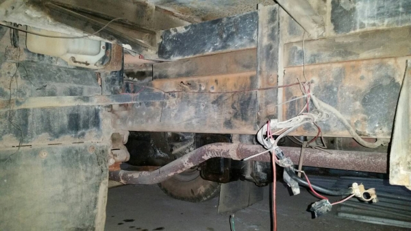 รถอีซูซุ 10 ล้อ พื้นเรียบ 165 แรงม้า.  ปี 40    สนใจติดต่อ  081 - 6079515