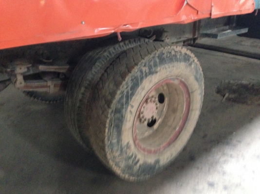 รถอีซูซุ 10 ล้อ พื้นเรียบ 165 แรงม้า.  ปี 40    สนใจติดต่อ  081 - 6079515