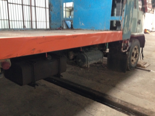 รถอีซูซุ 10 ล้อ พื้นเรียบ 165 แรงม้า.  ปี 40    สนใจติดต่อ  081 - 6079515