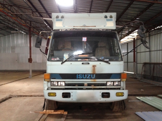 รถอีซูซุ 10 ล้อ พื้นเรียบ 165 แรงม้า.  ปี 40    สนใจติดต่อ  081 - 6079515