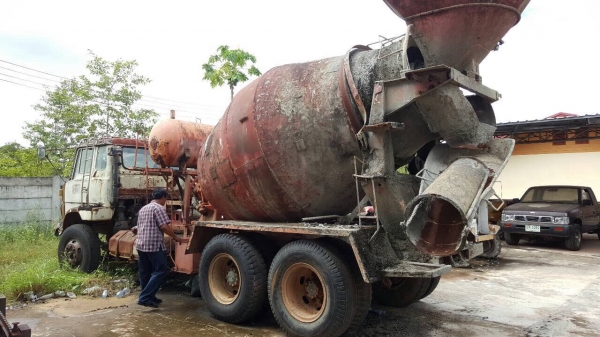 ขายรถโม่ปูน 5 คิว 10 ล้อเพลาเดียว ใช้งานได้ปกติ ไม่มีทะเบียน เครื่อง HO7C 180 แรงม้า ช่วงล่าง ZM เบรคลมดัน พวงมาลัยพาวเวอร์ ราคาคุยกันได้ครับ