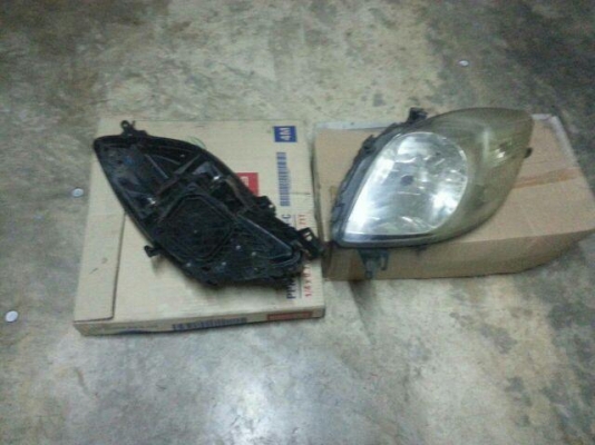 ขายไฟหน้า TOYOTA YARIS ปี 06 ขายไฟหน้า TOYOTA YARIS ปี 06