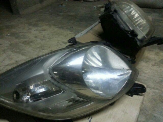 ขายไฟหน้า TOYOTA YARIS ปี 06