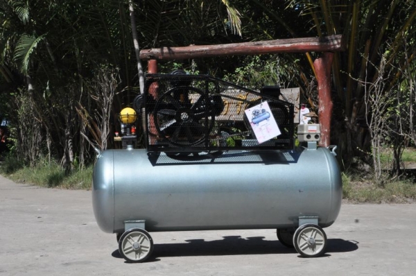 ขายปั้มลม 3สูบ(300ลิตรใหญ่) 5.5kwสภาพสวยเดิม ของใหม่เปิดตู้ติดมา1ตัว 26,000บาท เท่านั้น!!