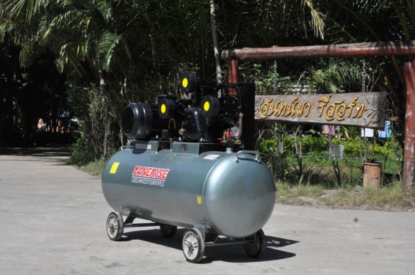 ขายปั้มลม 3สูบ(300ลิตรใหญ่) 5.5kwสภาพสวยเดิม ของใหม่เปิดตู้ติดมา1ตัว 26,000บาท เท่านั้น!!