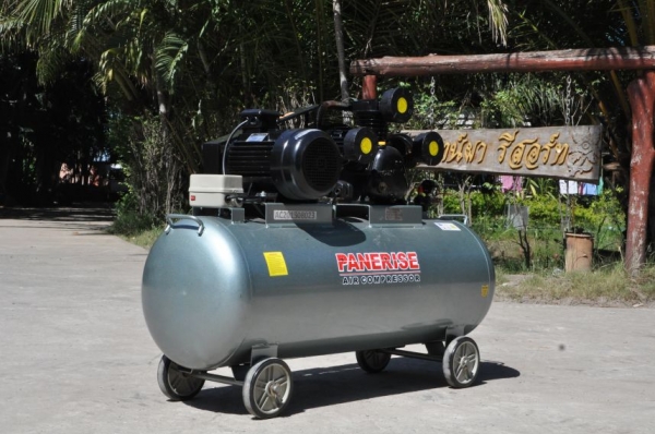 ขายปั้มลม 3สูบ(300ลิตรใหญ่) 5.5kwสภาพสวยเดิม ของใหม่เปิดตู้ติดมา1ตัว 26,000บาท เท่านั้น!!