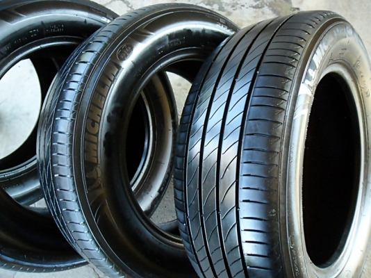 มิชลิน215-60-R16ลงพื้นปี14 (4เส้น3,600บ) มิชลิน215-60-R16ลงพื้นปี14 (4เส้น3,600บ)