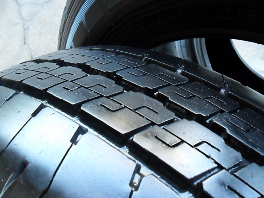 ยางกระบะ15 Dunlop 215-70-R15ลงพื้นปี14 (4เส้น3,900)