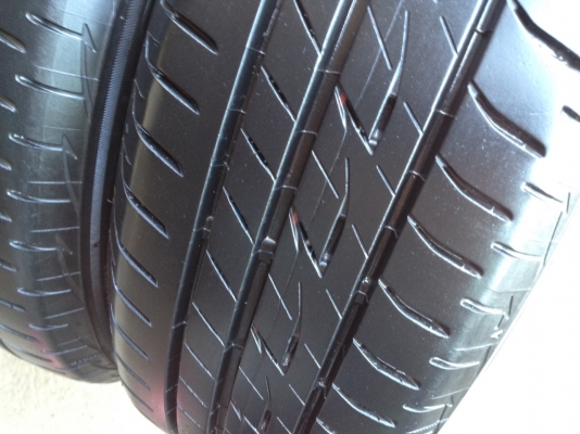 ยางBRIDGESTONE 175 65 R15ลงพื้นจริงปี2015สภาพสวยมากดอกเยอะมาก90\%