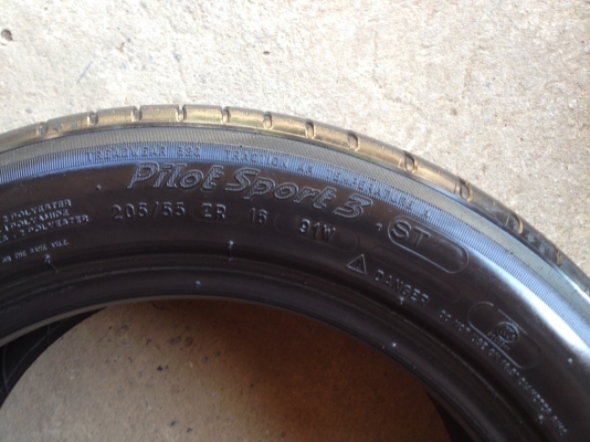 ยางMICHELIN 205 55R16ปี2014 สภาพสวยดอกเยอะไม่มีปะ