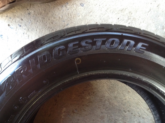 ยางBRIDGESTONE 195 65R15 ปี2014 สภาพสวยดอกเยอะมาก