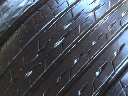 ยางBRIDGESTONE GR100 215 60R16 ปี2015 สภาพสวยมากๆดอกเยอะมากๆ 1คู่ ยางBRIDGESTONE GR100 215 60R16 ปี2015 สภาพสวยมากๆดอกเยอะมากๆ 1คู่