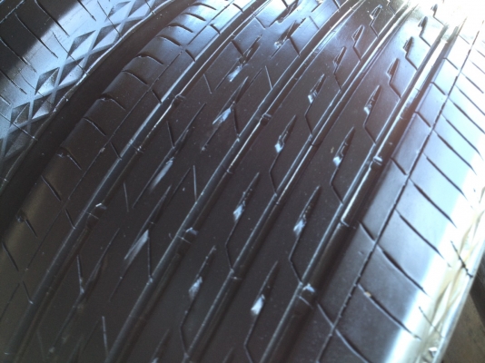 ยางBRIDGESTONE GR100 215 60R16 ปี2015 สภาพสวยมากๆดอกเยอะมากๆ 1คู่ ยางBRIDGESTONE GR100 215 60R16 ปี2015 สภาพสวยมากๆดอกเยอะมากๆ 1คู่