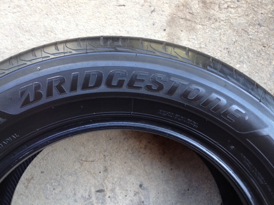 ยางBRIDGESTONE GR100 215 60R16 ปี2015 สภาพสวยมากๆดอกเยอะมากๆ 1คู่ ยางBRIDGESTONE GR100 215 60R16 ปี2015 สภาพสวยมากๆดอกเยอะมากๆ 1คู่