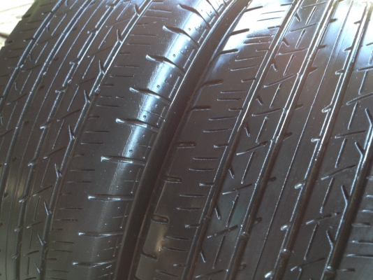 ยางBRIDGESTONE 215 60R16ปี2014 สภาพสวยดอกเยอะถูกๆ 1คู่